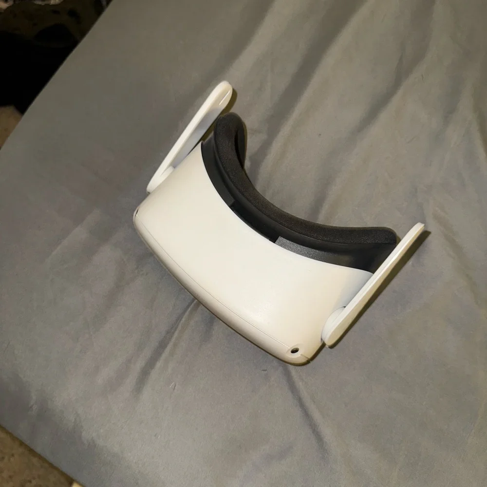 White VR Headset